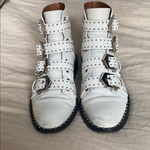 Givenchy elegant white studded boots